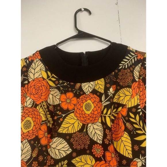 Floral Patterned Vintage Dress - Picture 5 of 7